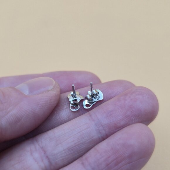 Sterling Silver Small Elephant Stud Earrings A5769 - Picture 3 of 6